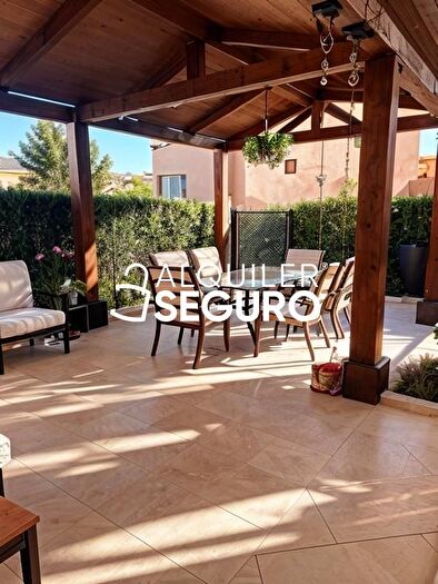 Casas en venta y pisos alquiler - 1