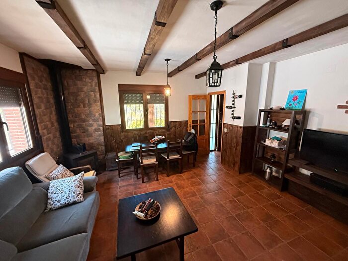 Casas en venta y pisos alquiler - 3