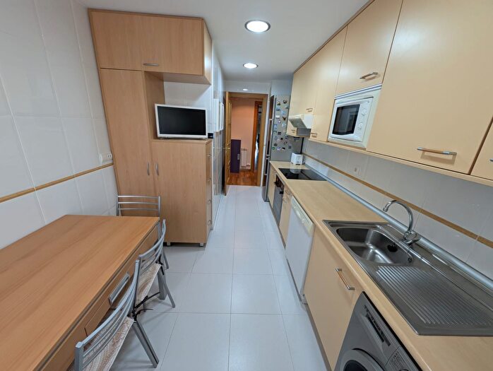 Casas en venta y pisos alquiler - 3