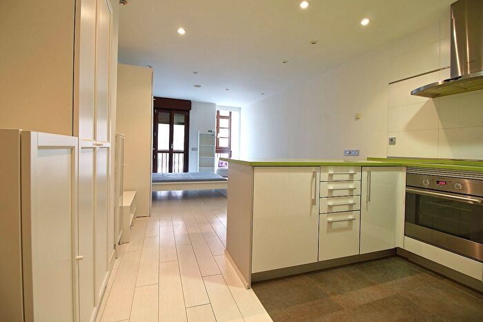 Casas en venta y pisos alquiler - 2