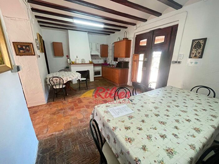 Casas en venta y pisos alquiler - 3