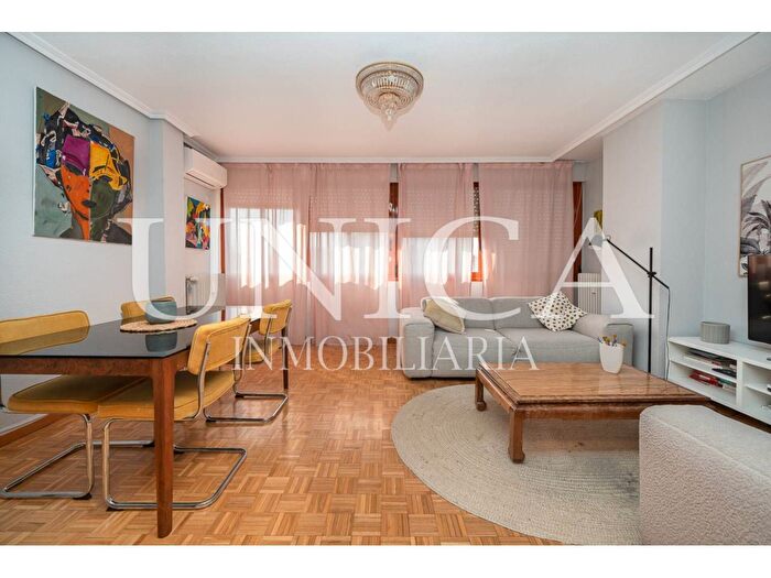 Piso en venta en Moratalaz, Media Legua de 4 habitaciones