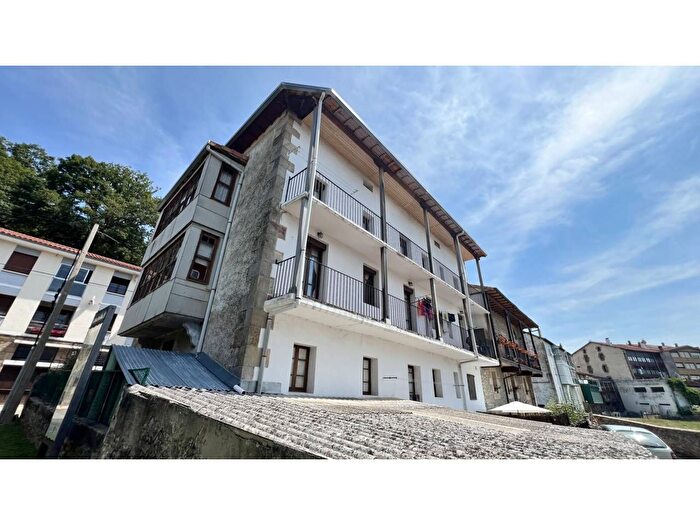 Piso en venta en Espinosa de los Monteros, Burgos de 5 habitaciones