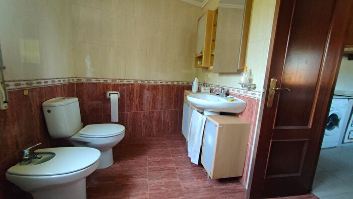 Casas en venta y pisos alquiler - 3