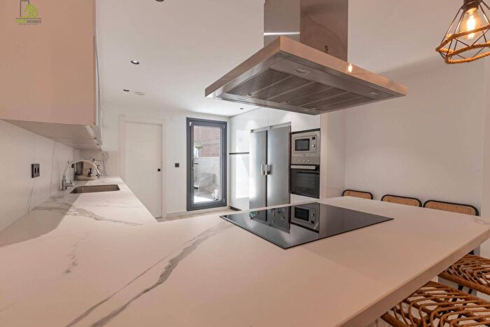Casas en venta y pisos alquiler - 3