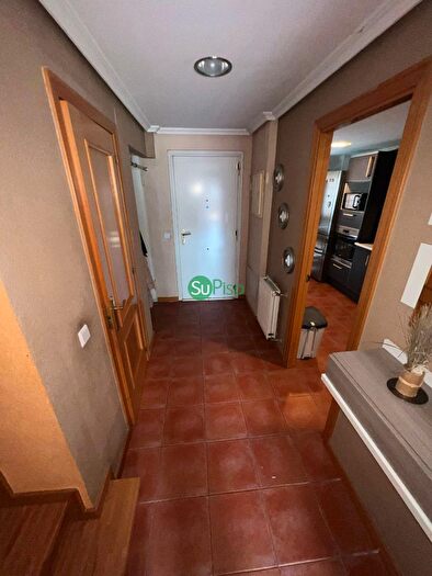 Casas en venta y pisos alquiler - 3
