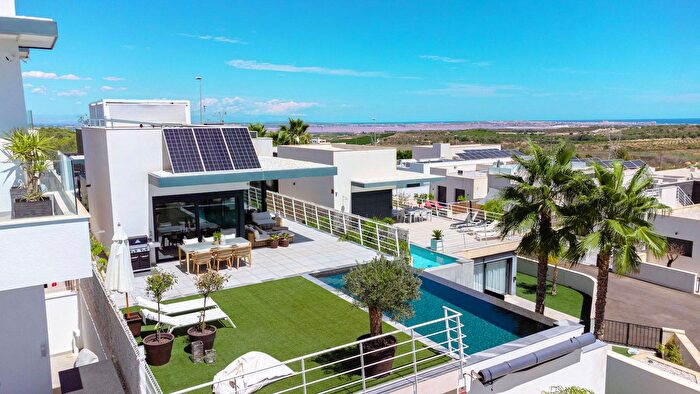 Casa en venta en Comunitat Valenciana, Alicante de 5 habitaciones