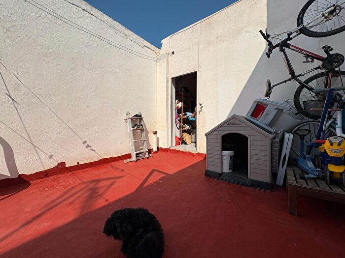 Casas en venta y pisos alquiler - 3