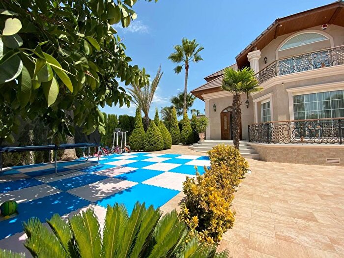 Casa en venta en Benijófar, Alicante de 5 habitaciones