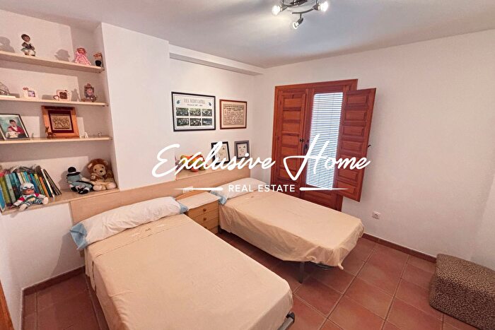 Casas en venta y pisos alquiler - 3