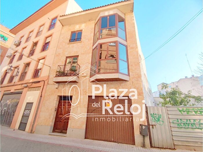 Casas en venta y pisos alquiler - 1