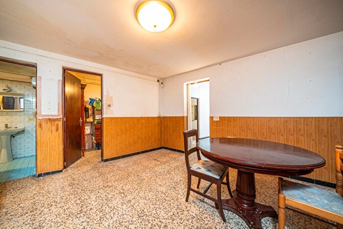 Casas en venta y pisos alquiler - 3