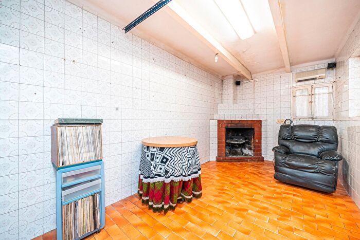 Casas en venta y pisos alquiler - 2