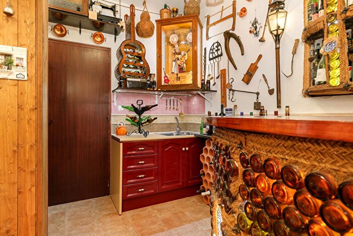 Casas en venta y pisos alquiler - 3