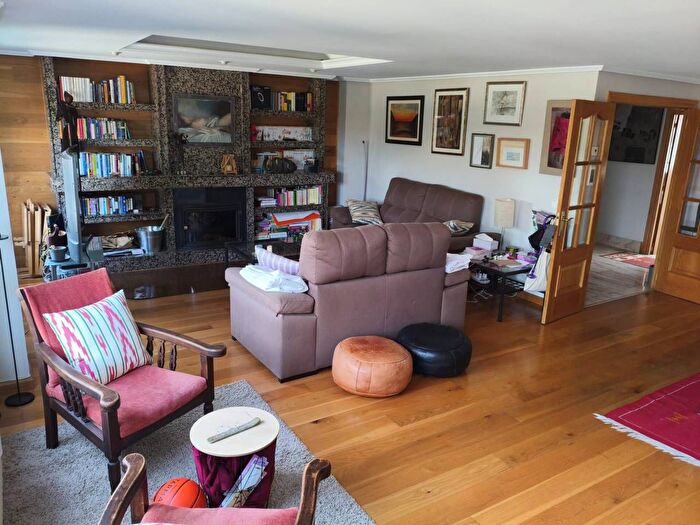 Casas en venta y pisos alquiler - 2