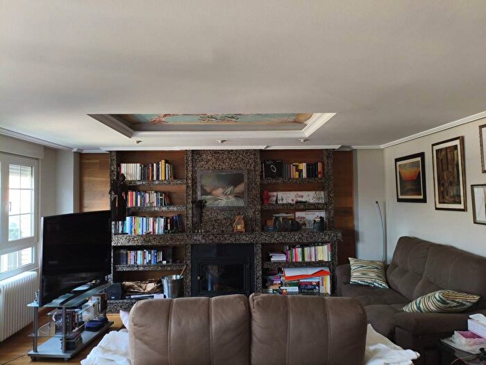 Casas en venta y pisos alquiler - 3