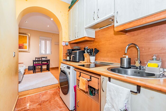 Casas en venta y pisos alquiler - 3