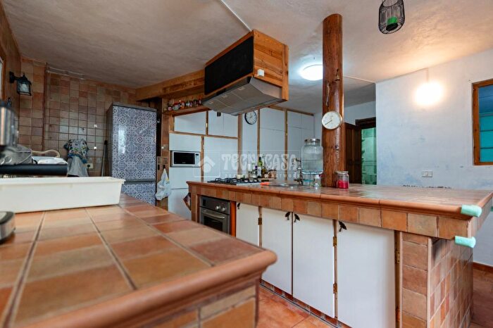 Casas en venta y pisos alquiler - 3