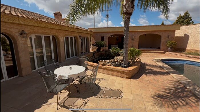 Casas en venta y pisos alquiler - 3
