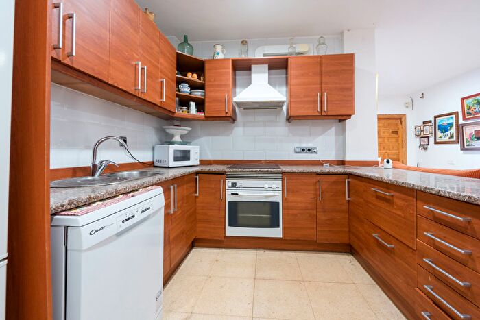 Casas en venta y pisos alquiler - 3