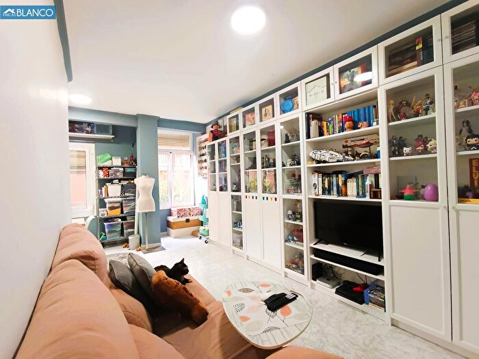 Casas en venta y pisos alquiler - 1