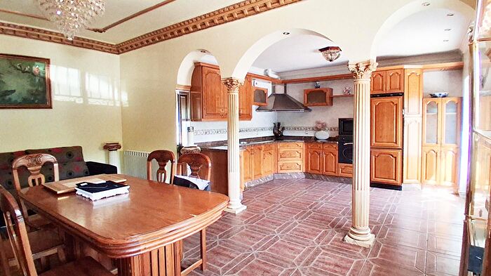 Casas en venta y pisos alquiler - 1
