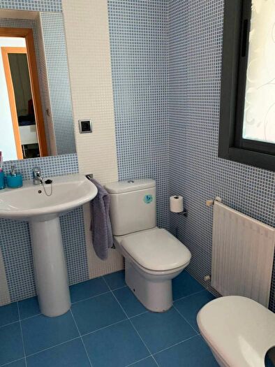 Casas en venta y pisos alquiler - 3