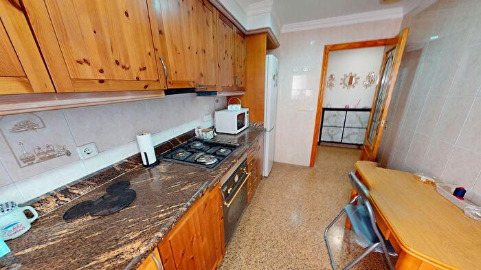 Casas en venta y pisos alquiler - 3