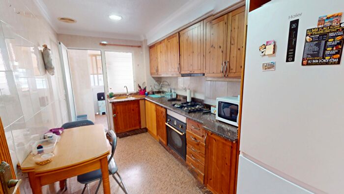 Casas en venta y pisos alquiler - 2