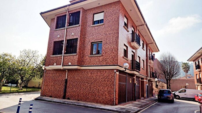 Casas en venta y pisos alquiler - 1