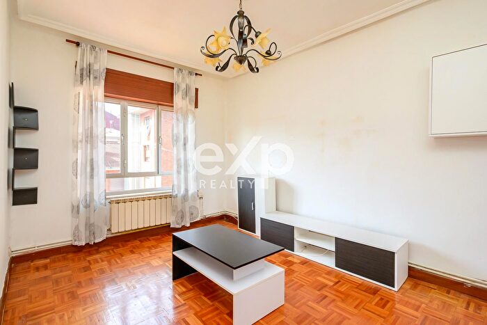 Casas en venta y pisos alquiler - 1