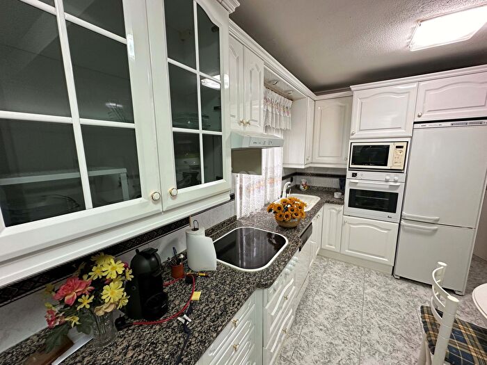 Casas en venta y pisos alquiler - 3