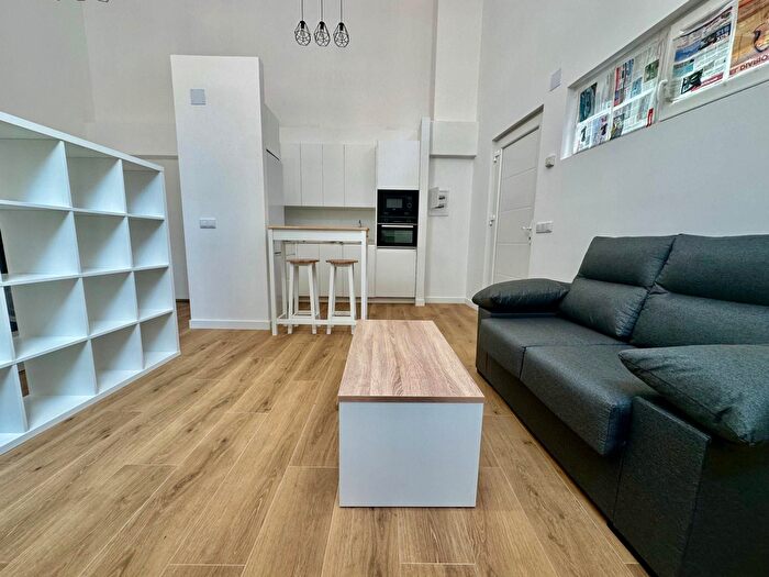 Casas en venta y pisos alquiler - 1