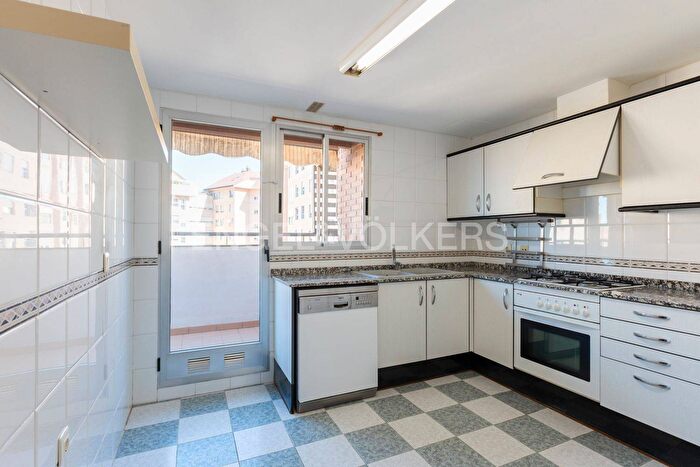 Casas en venta y pisos alquiler - 3