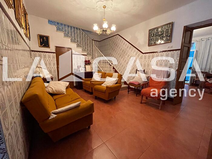Casas en venta y pisos alquiler - 1