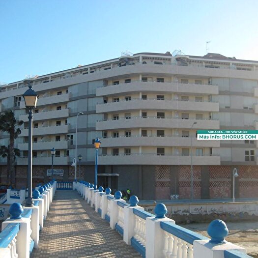 Piso en venta en El Industrial, Melilla Capital de 4 habitaciones