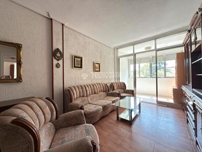 Casas en venta y pisos alquiler - 3