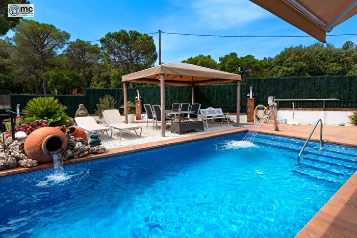 Casa en venta en LAmetlla del Vallès, Barcelona de 6 habitaciones