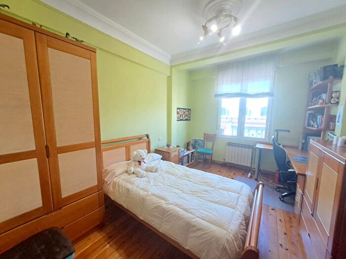 Casas en venta y pisos alquiler - 3