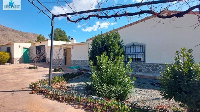 Casa en alquiler en Castilla La Mancha, Albacete de 4 habitaciones