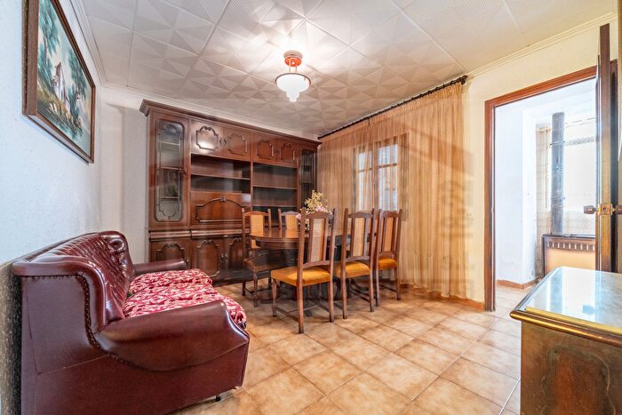 Casas en venta y pisos alquiler - 1