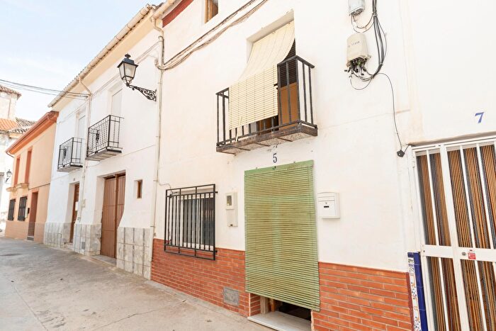 Casas en venta y pisos alquiler - 1