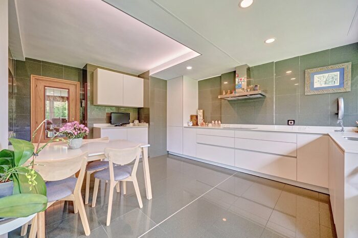 Casas en venta y pisos alquiler - 3
