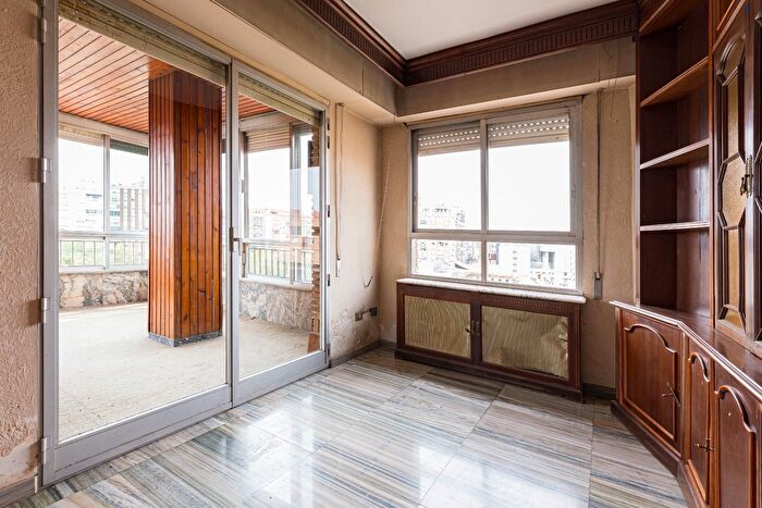 Casas en venta y pisos alquiler - 3