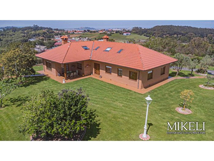 Casa en venta en Marina de Cudeyo, Cantabria de 8 habitaciones