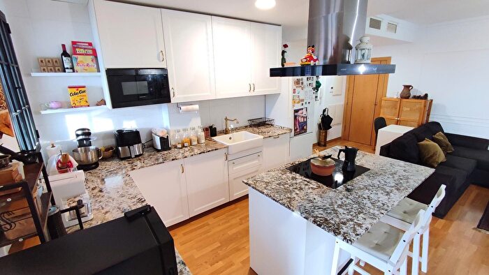 Casas en venta y pisos alquiler - 2