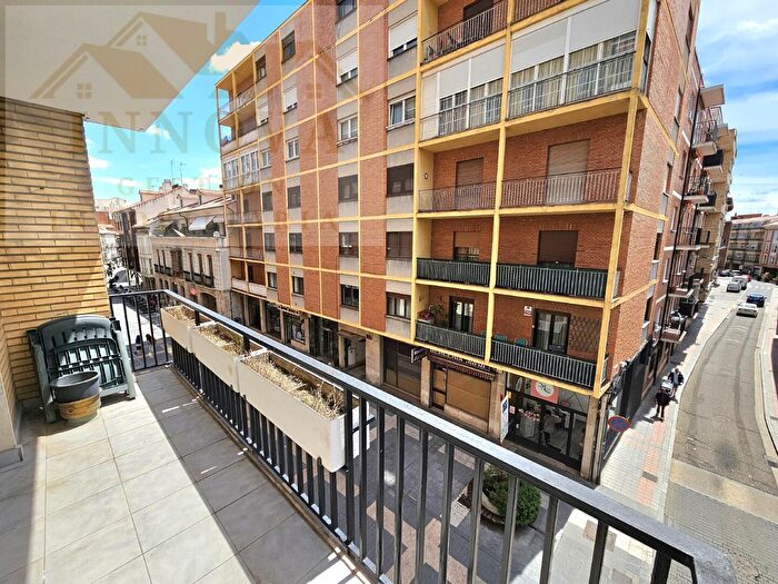 Casas en venta y pisos alquiler - 3