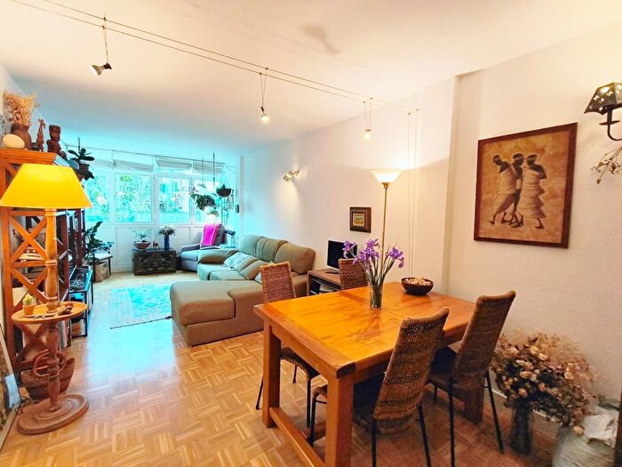 Casas en venta y pisos alquiler - 1