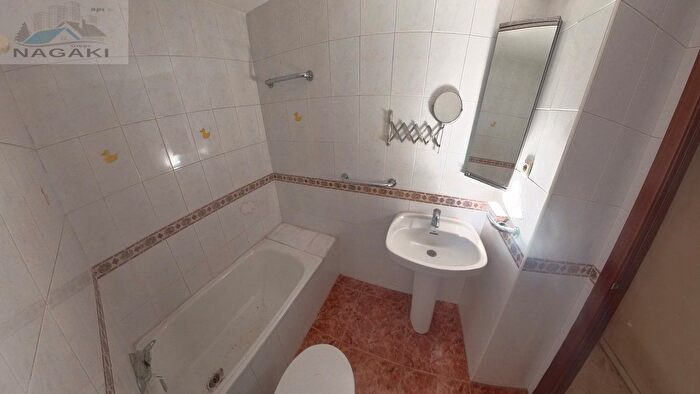 Casas en venta y pisos alquiler - 3