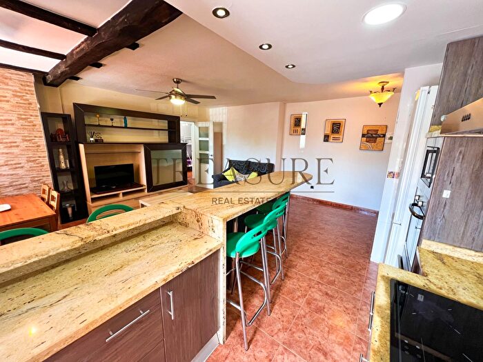 Casas en venta y pisos alquiler - 1